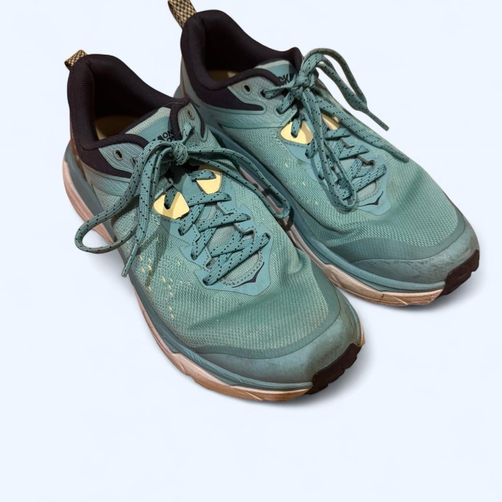 Women’s size 9 Challenger 6 Hokas